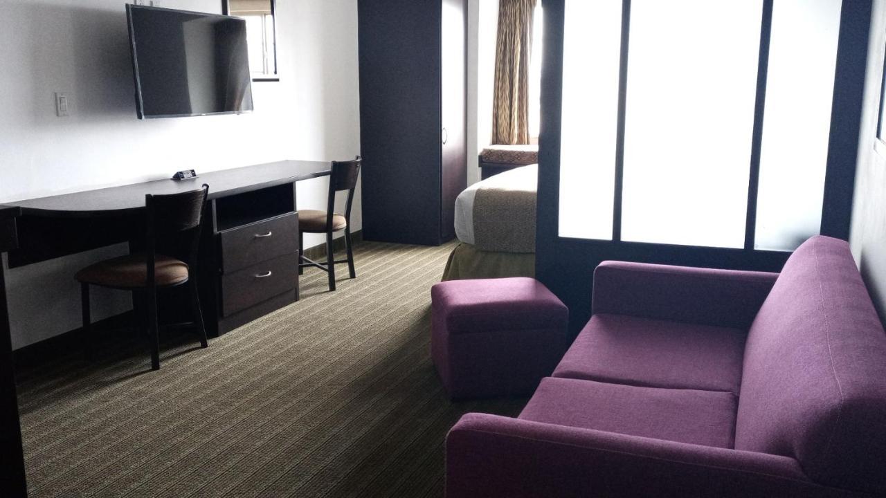 Microtel Inn And Suites By Wyndham Toluca Exterior foto