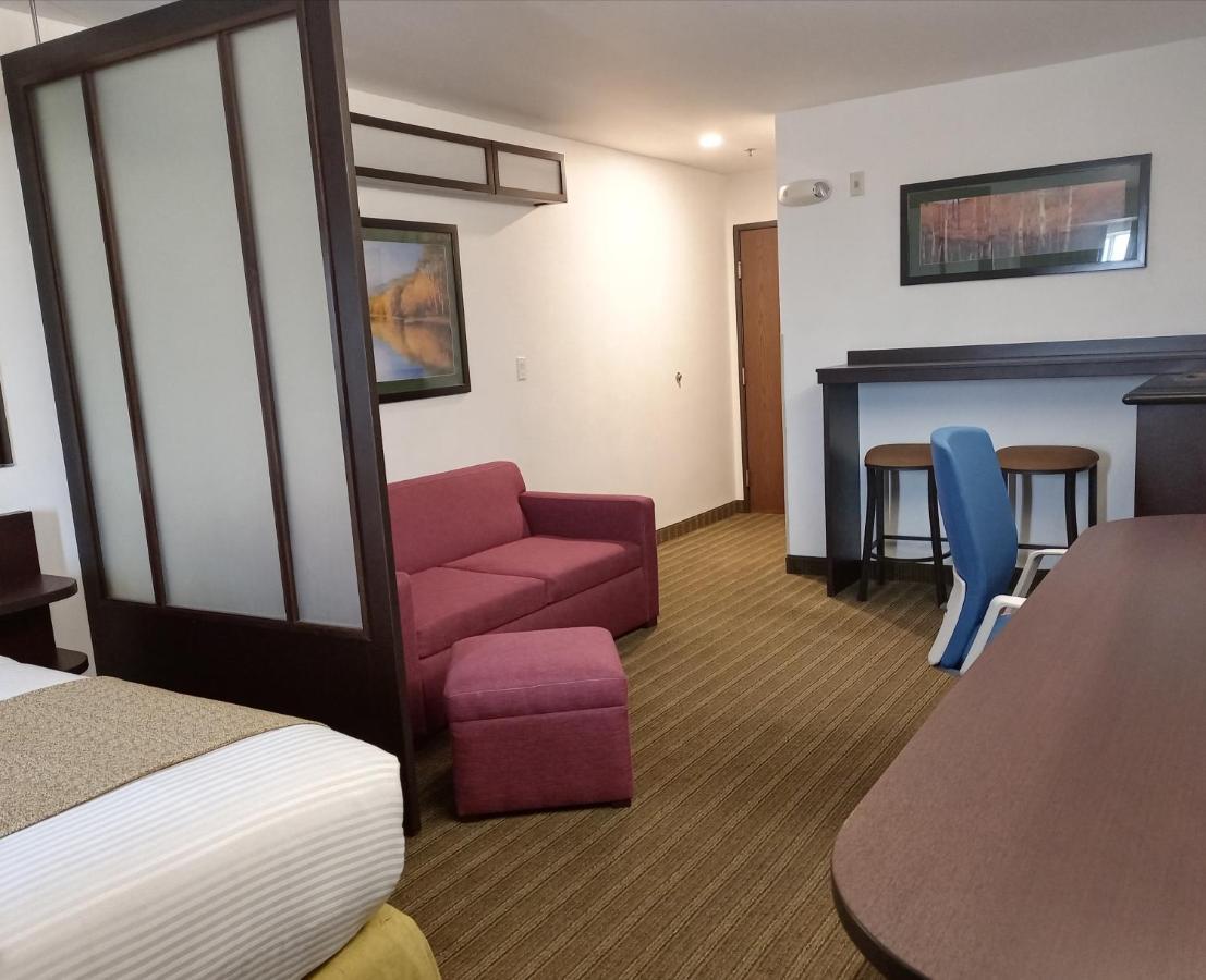 Microtel Inn And Suites By Wyndham Toluca Exterior foto