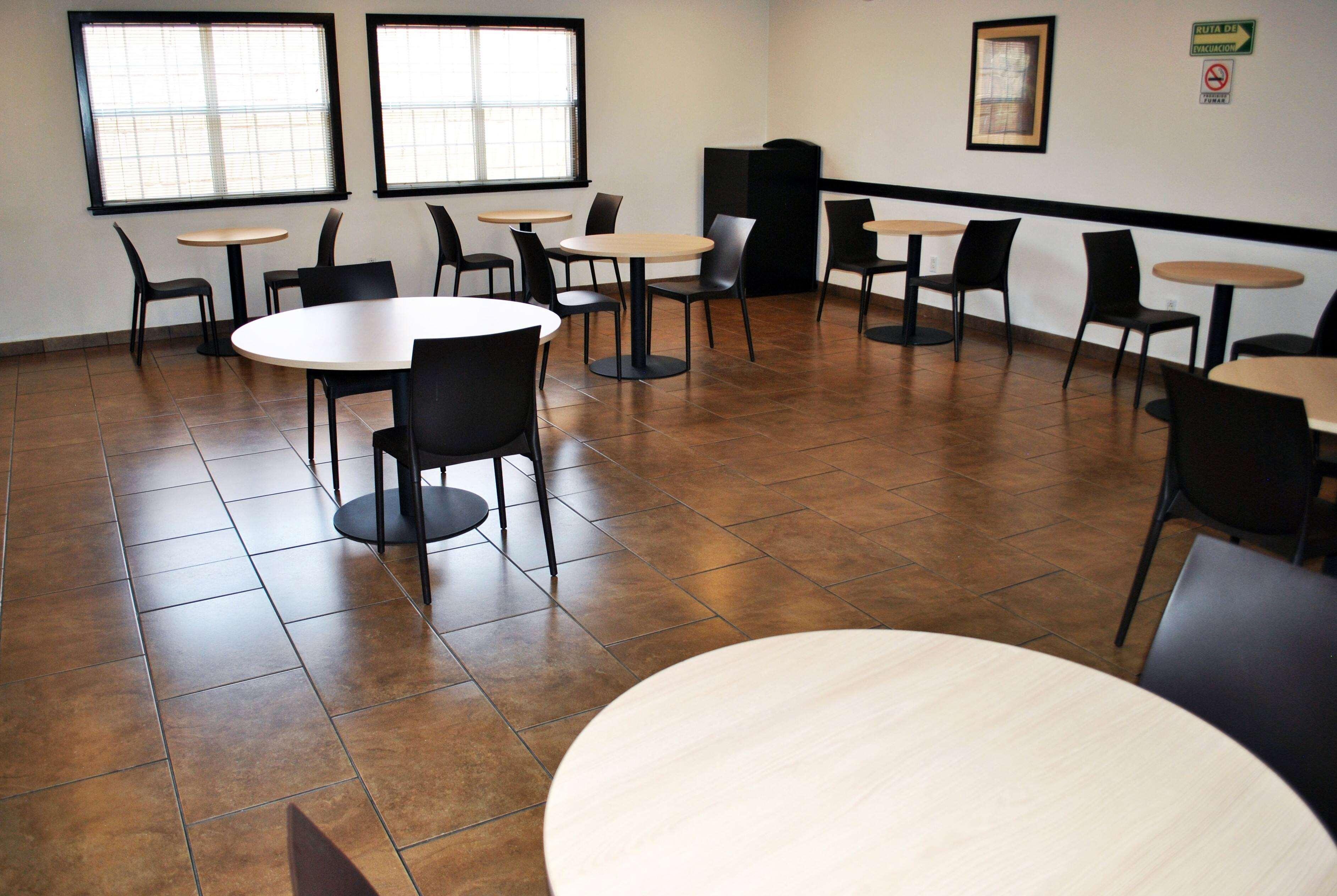 Microtel Inn And Suites By Wyndham Toluca Exterior foto