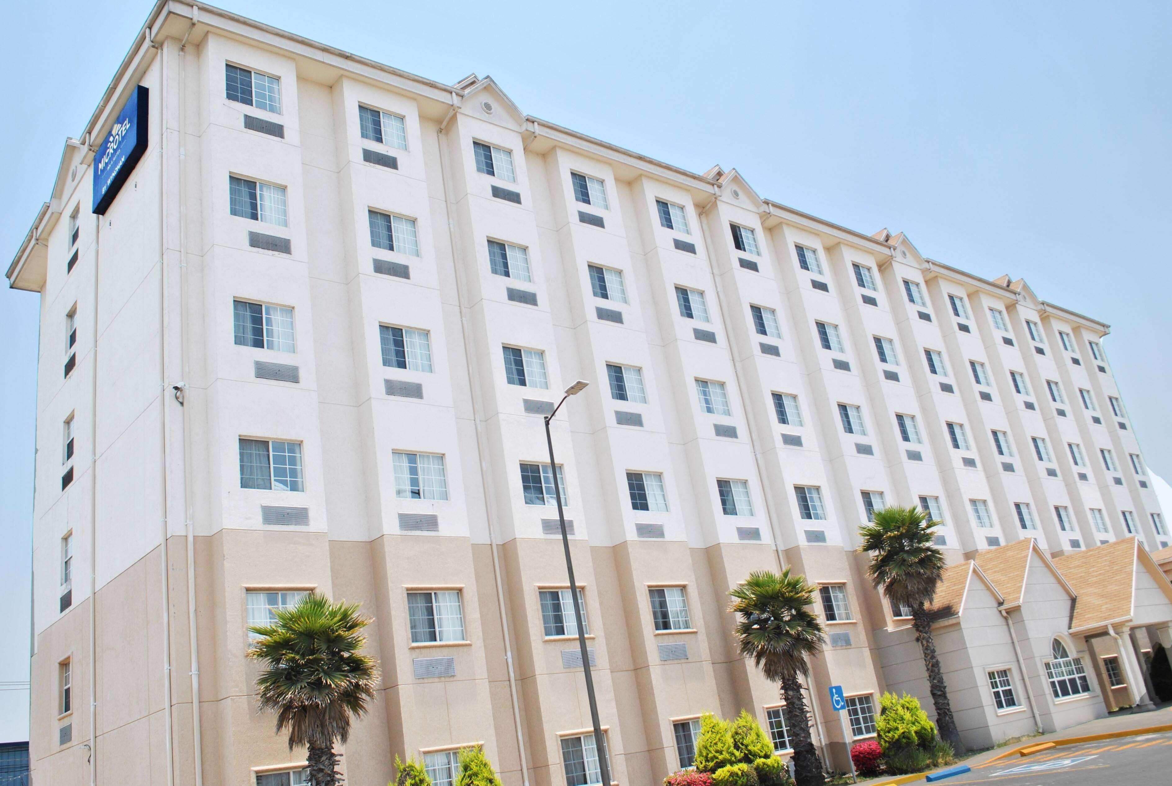 Microtel Inn And Suites By Wyndham Toluca Exterior foto