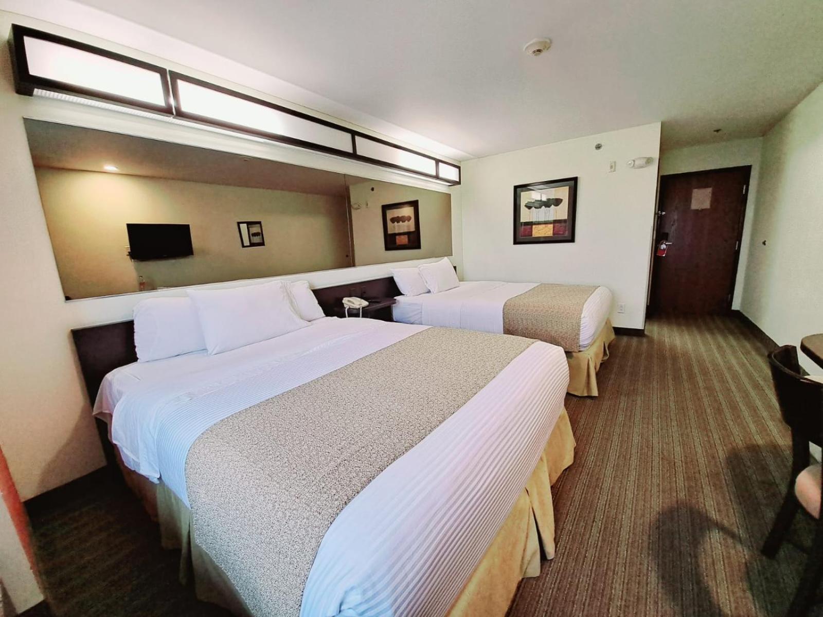 Microtel Inn And Suites By Wyndham Toluca Exterior foto