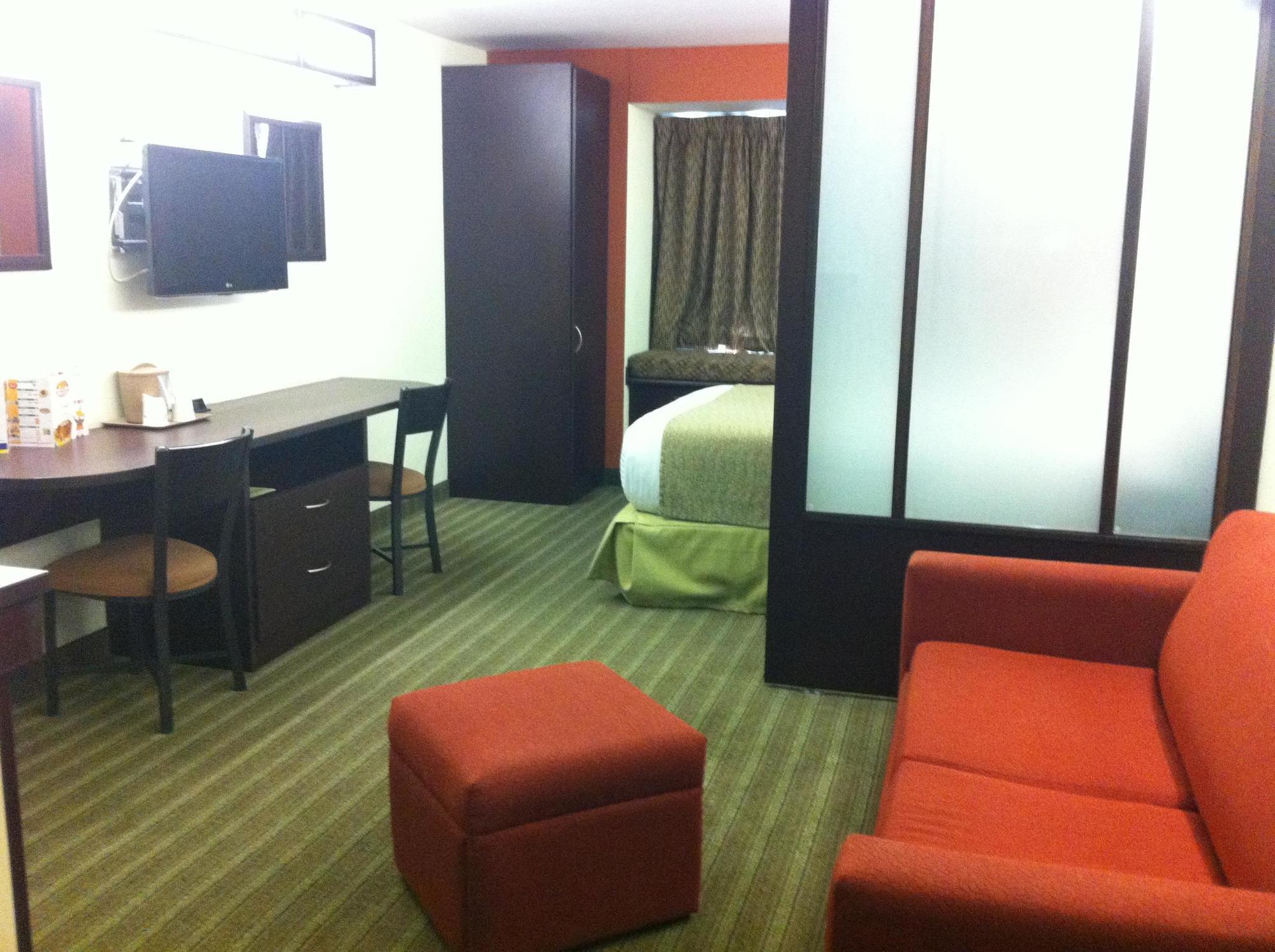 Microtel Inn And Suites By Wyndham Toluca Exterior foto
