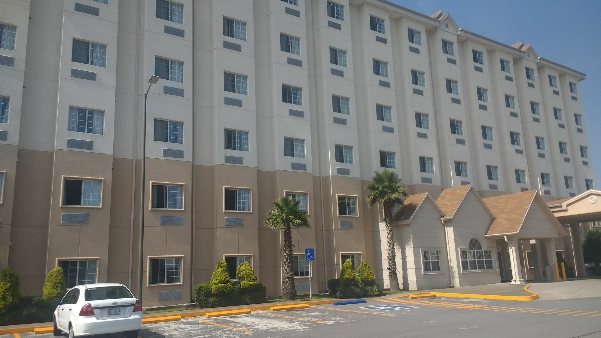 Microtel Inn And Suites By Wyndham Toluca Exterior foto