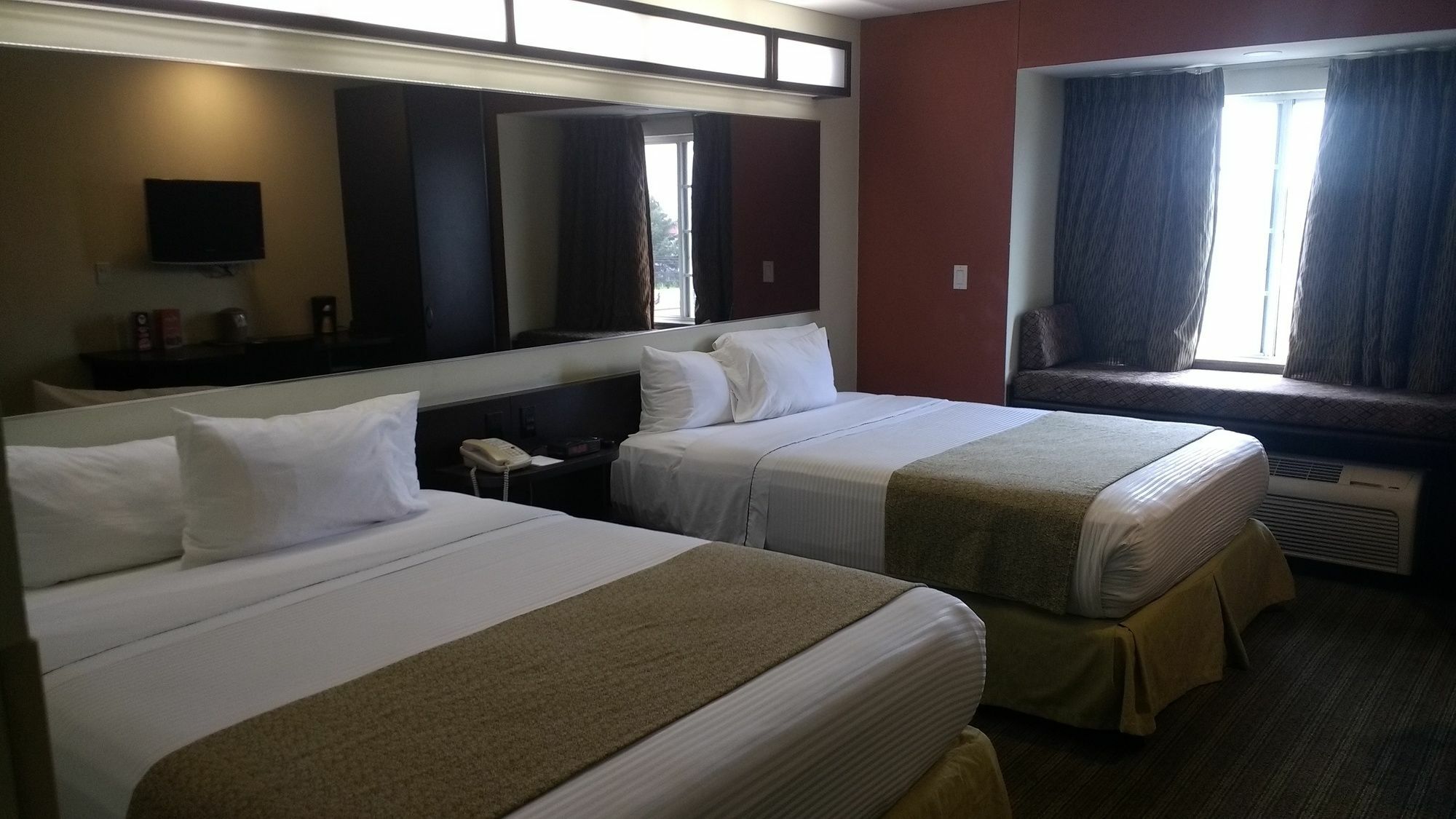 Microtel Inn And Suites By Wyndham Toluca Exterior foto